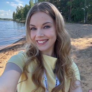 Kuvassa viestinnän kesätyöntekijä Jutta Koski.