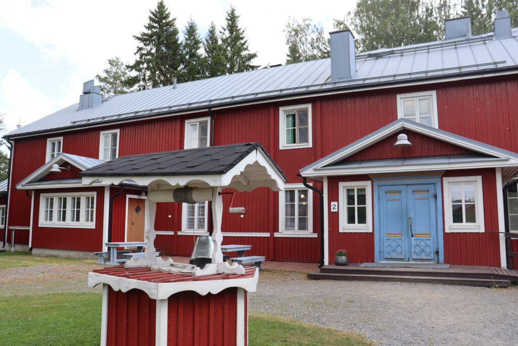 Haapaniemen ruokalarakennus.