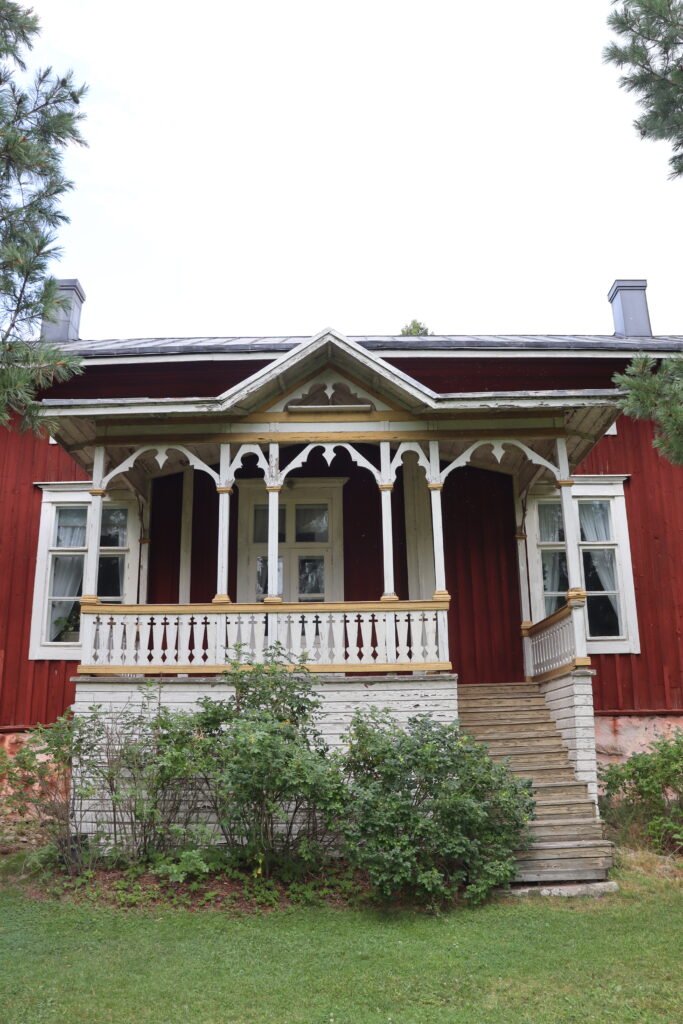 Haapaniemen pappilan takaterassi.