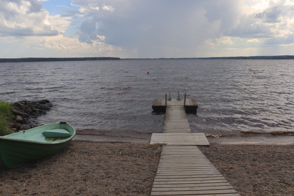 Kuortaneenjärvi Haapaniemen rannalta kuvattuna.