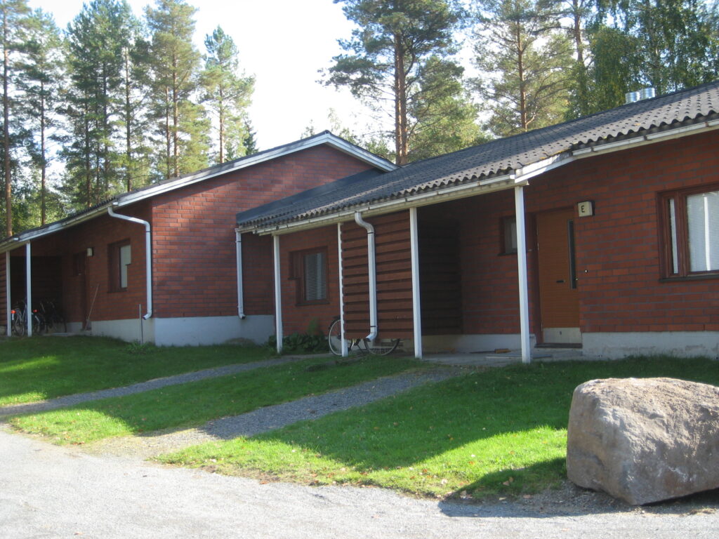 Ruskeatiilinen rivitaloasunto,