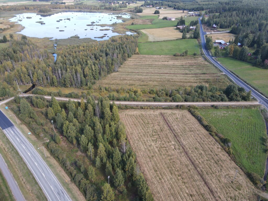 Ilmakuva Ruonan vanhasta kivisillasta.