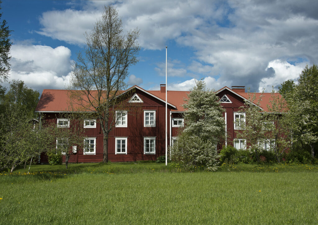Punainen pohjalaistalo, kaksfooninkinen