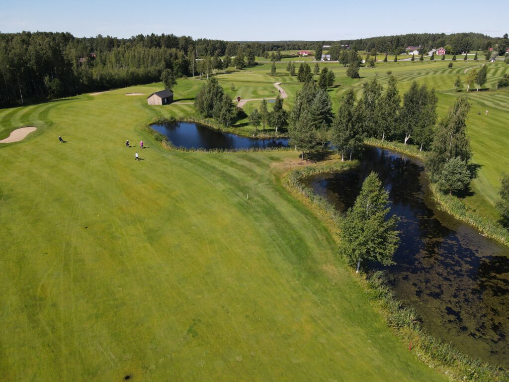 Ilmakuva Kuortane Golfin väylältä numero 4.