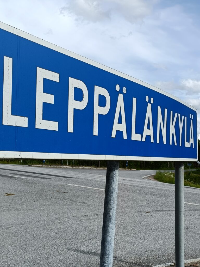 Leppälänkylän tienviitta