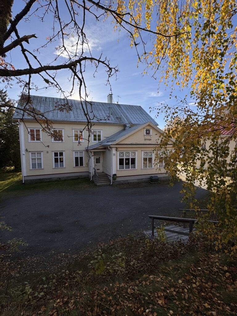 Kuortaneen Väentupa syksyllä kuvattuna.