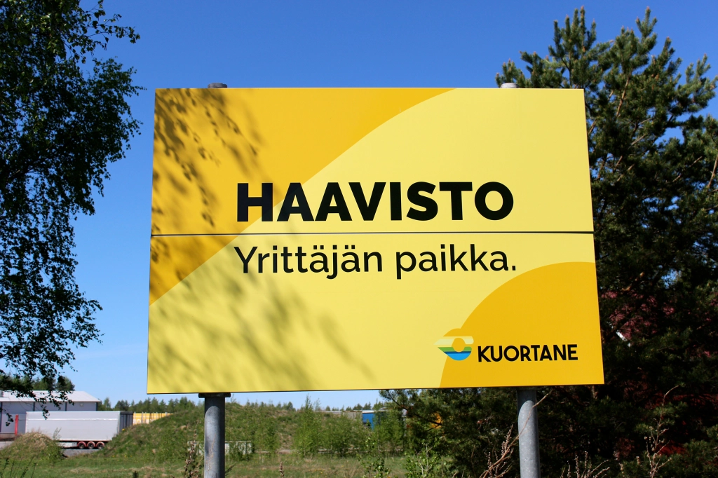 Haaviston yritystonttien mainoskyltti.