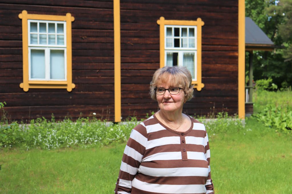 Kuvassa kotiseutuvaikuttaja Aino-Maija Niemelä